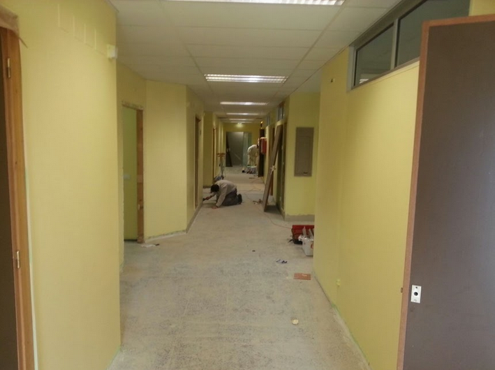 TRABAJOS EN LA PLANTA DE PEDIATRÍA DEL HOSPITAL DE LLERENA - ZAFRA (BADAJOZ)